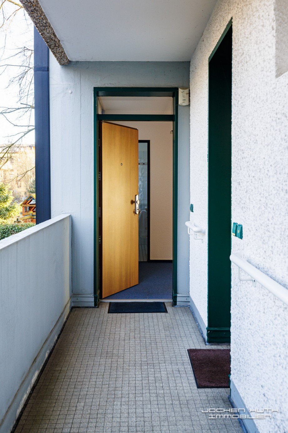 Laubengang im 1. OG mit Eingang Wohnung Wuppertal