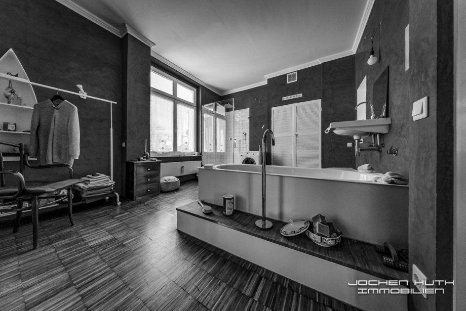 Bad in schwarzweiss Etagenwohnung Wuppertal