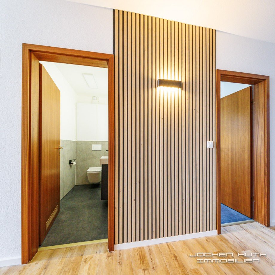 Diele und Zug�nge mit Designelementen Dachgeschosswohnung Wuppertal