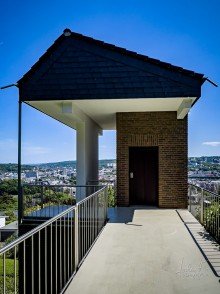 Aufzug - Turm *VERKAUFT!* Der  Kaiserblick  �ber das Tal vom Gipfel des Briller-Viertels aus.