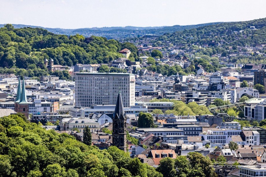 ... wie eine Eisenbahn - Platte. Etagenwohnung Wuppertal