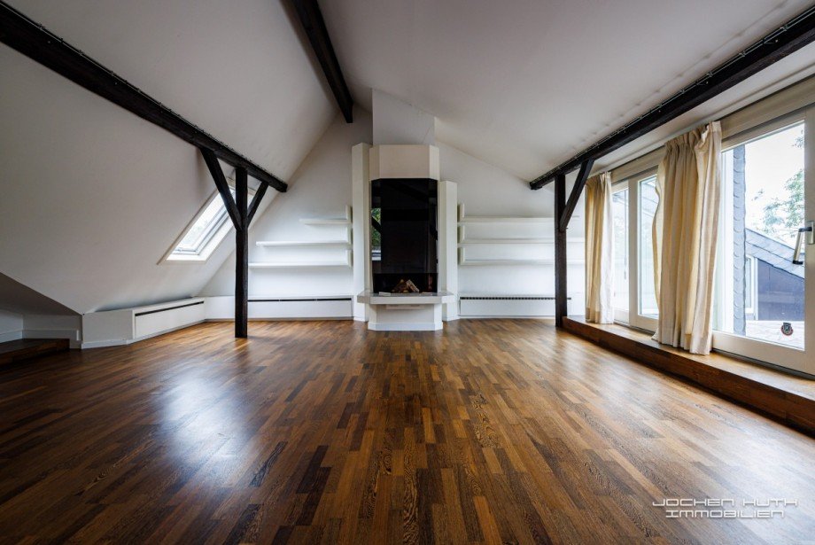 Dachstudio mit Kamin und Dachterrasse Maisonettewohnung D�sseldorf