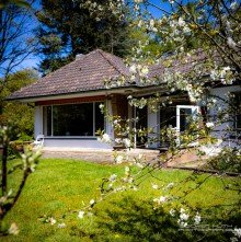 Fr�hling * VERKAUFT * Toelleturm: charmanter Winkel- Walmdachbungalow