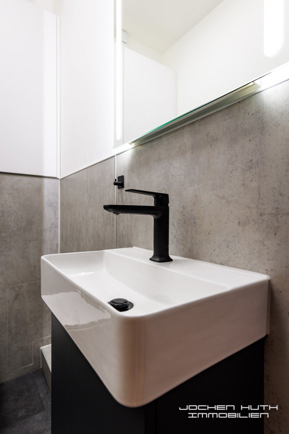 Details im G-Wc Dachgeschosswohnung Wuppertal