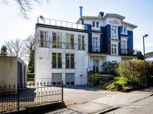 Objektfront Direkt am Toelleturm, in prominenter Lage: sehr helle, sanierte, 200m� - Altbau - Etage