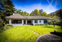 Gartenansicht * VERKAUFT * Toelleturm: charmanter Winkel- Walmdachbungalow