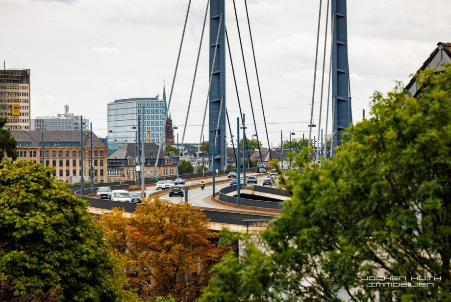 Rheinkniebr�cke (Sicht bei 200mm) Maisonettewohnung D�sseldorf
