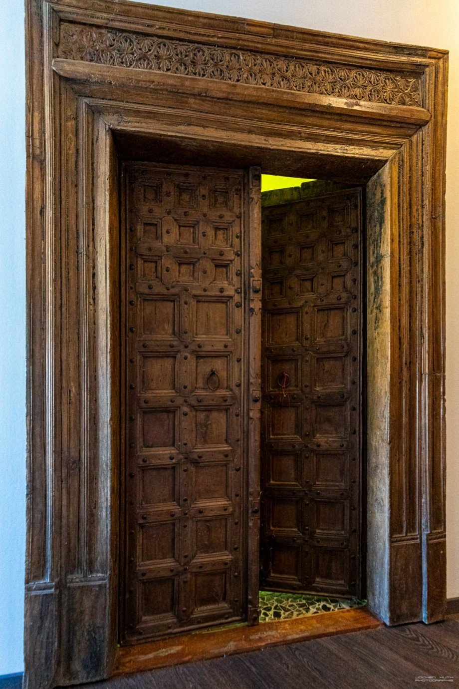 Antike Asiatische Tempel - T�r zum Wellnessbereich Loft-Studio-Atelier Wuppertal