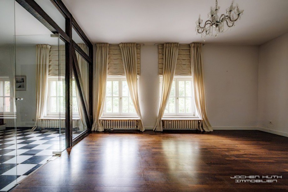 Wohn- / Essraum mit K�che Maisonettewohnung D�sseldorf